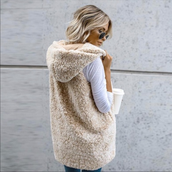 ❗️HP 8/28/18❗️Sherpa Hoodie Vest - Picture 4 of 8